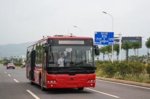 全球首款！中國中車發(fā)布12米長純電動智能駕駛客車